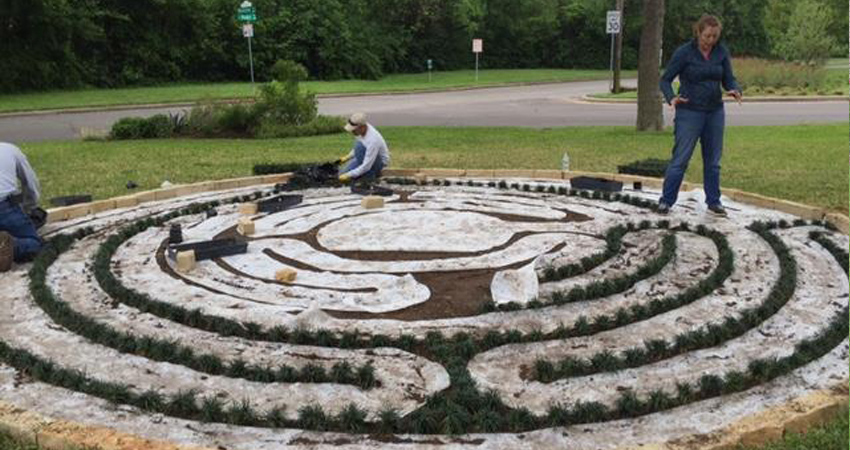 garden labyrinth landscape installation